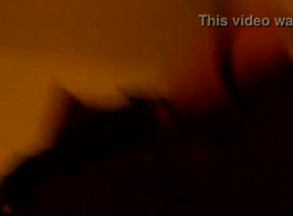 Tóc Vàng Da Sáng, Sophie Lynx Đang Bị Đập Trong Một Câu Lạc Bộ Đêm Từ Phía Sau, Trên Ghế Sofa.