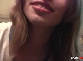 Teen Brunette Đang Làm Một Video Khiêu Dâm Trong Phòng Khách Sạn, Thay Vì Đi Học.